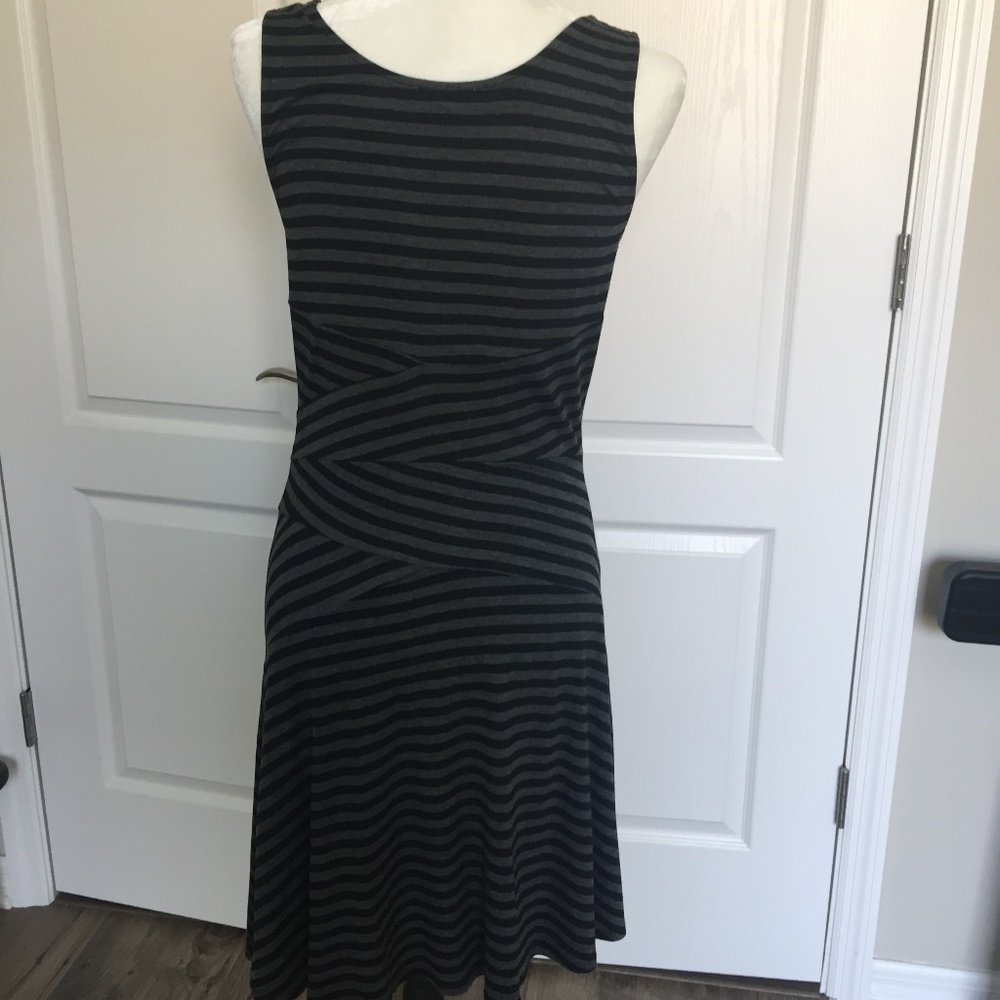 Sleevless dress by Market Spruce Sz M